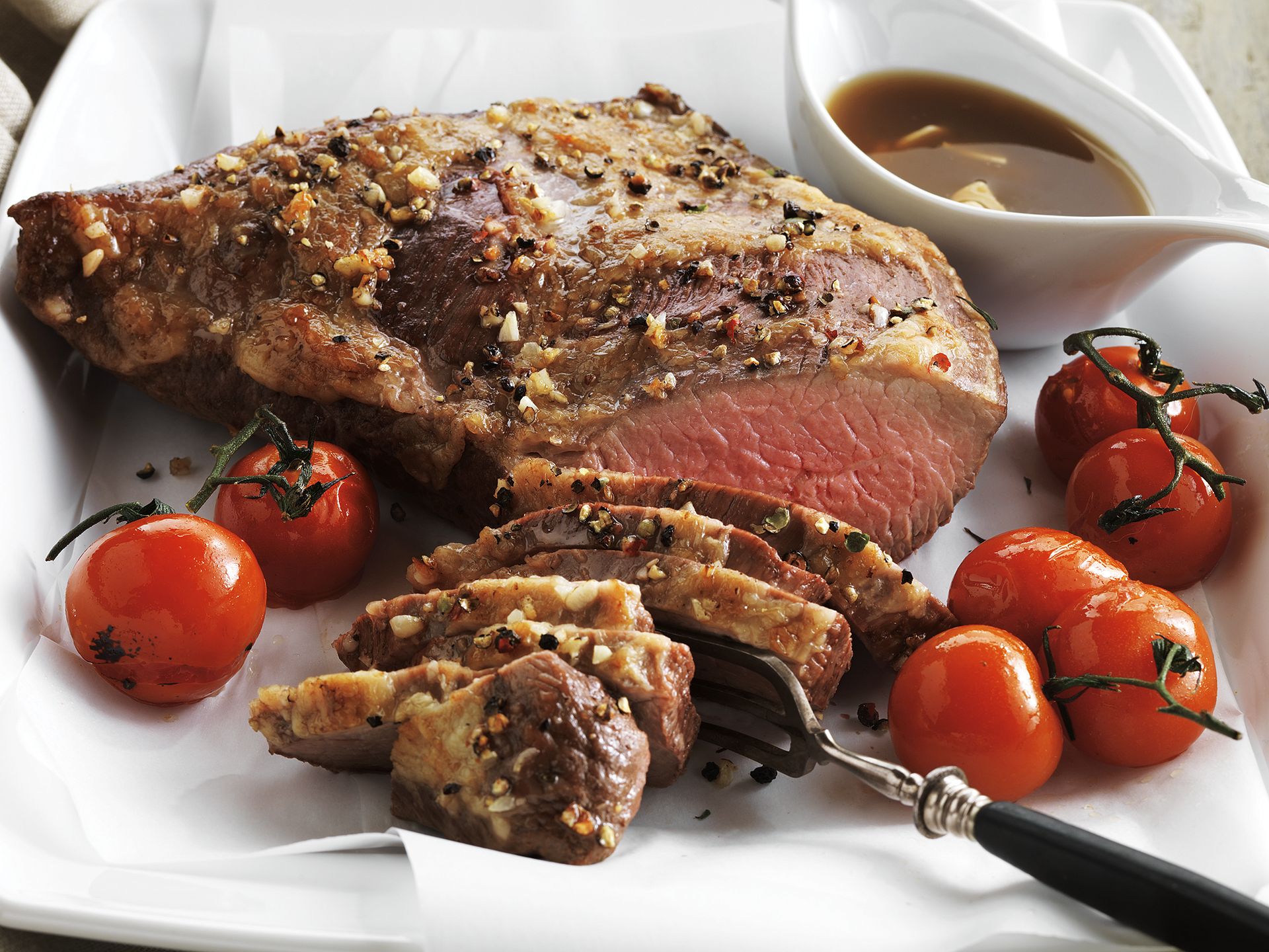 Pepper-Crusted Tri-Tip Roast with Garlic-Cherry Sauce