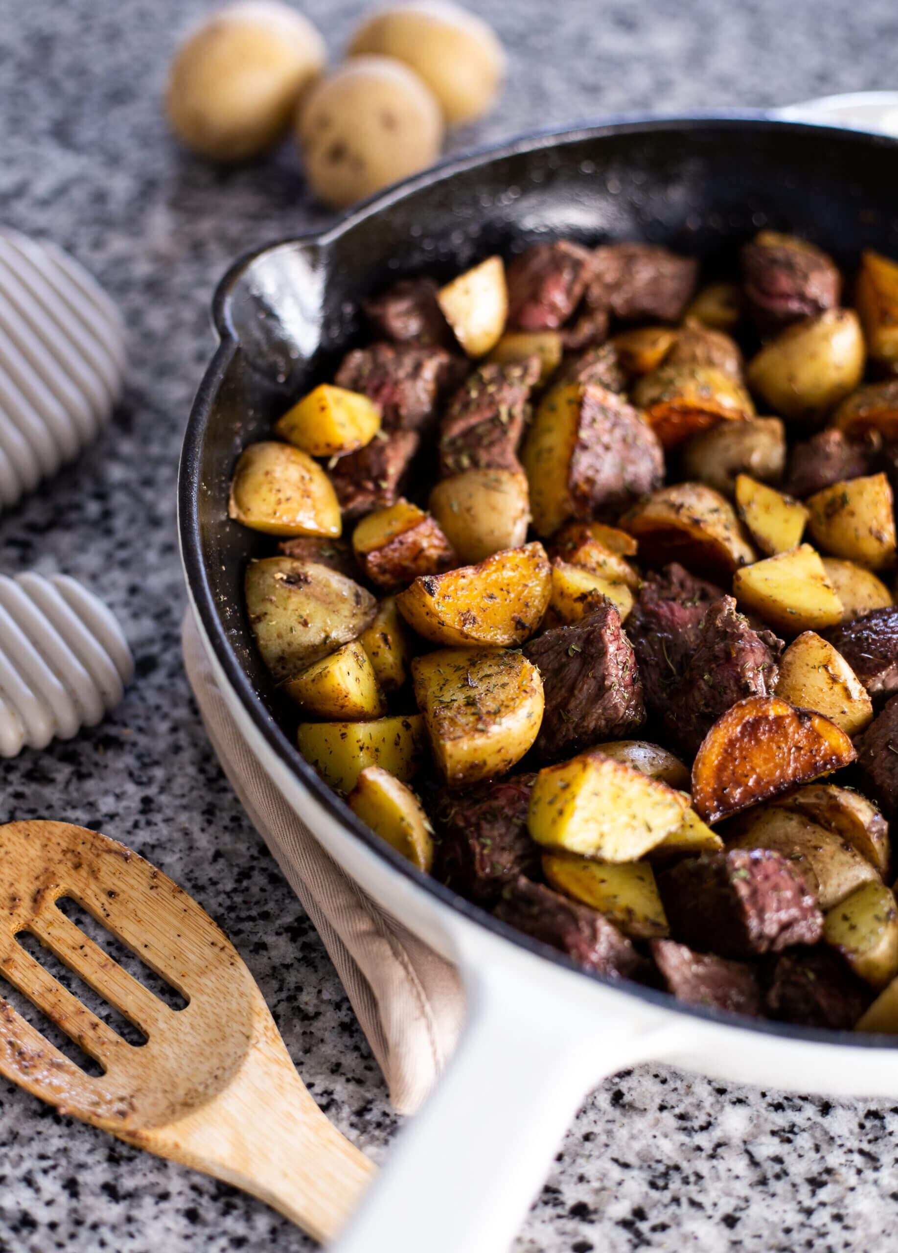 Garlic Butter Steak Bites with Potatoes